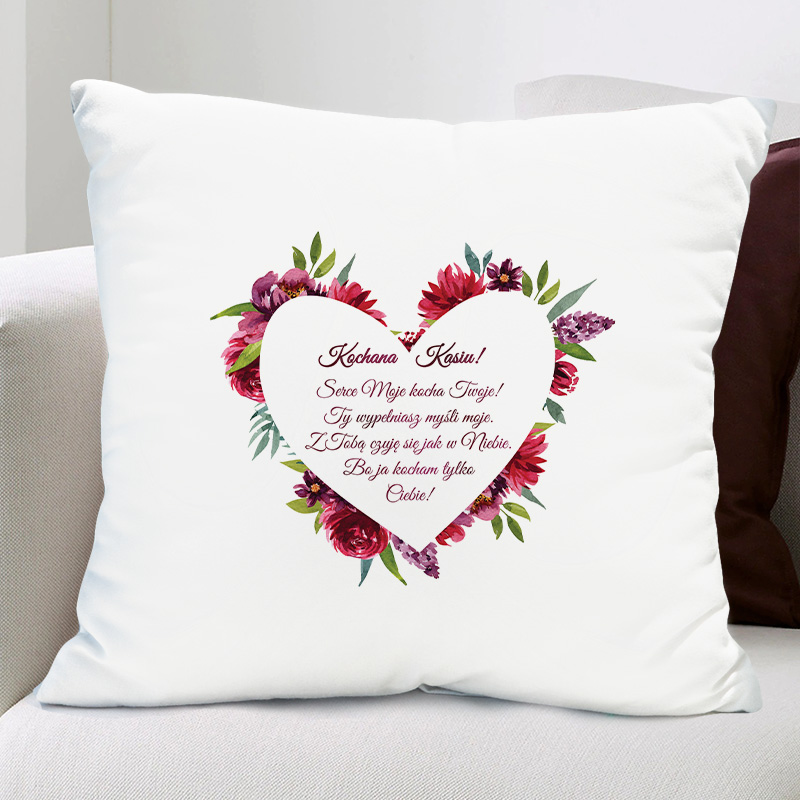 Poduszka z walentynkowym nadrukiem w postaci kwiatowego serca oraz wierszykiem do ukochanej