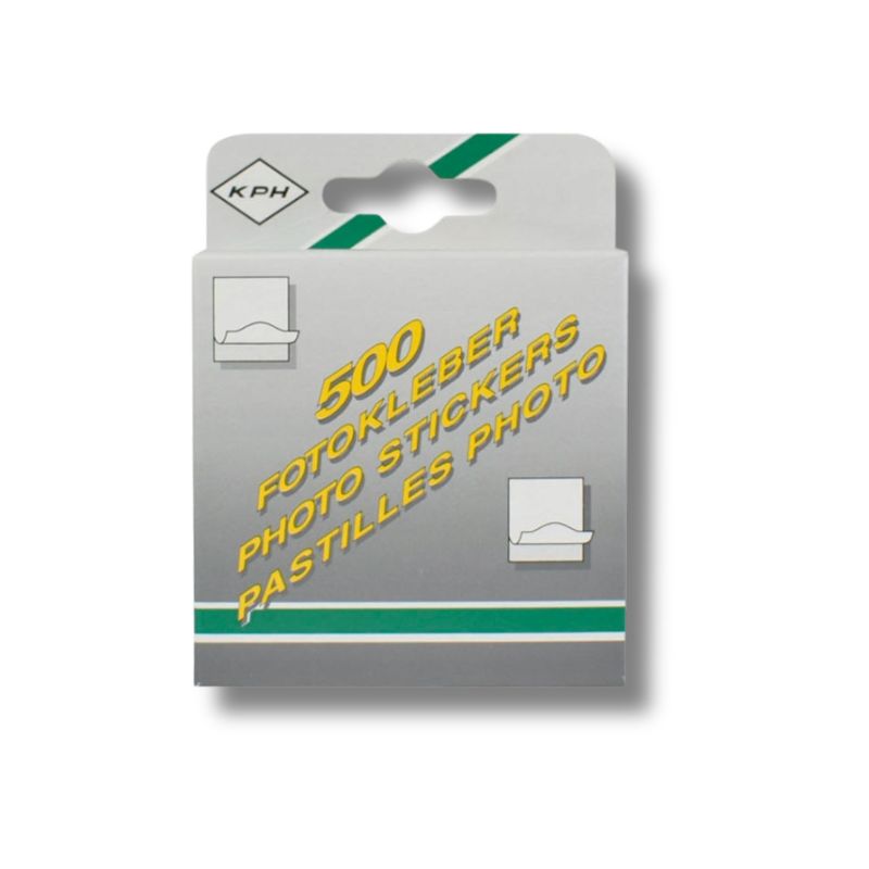 Opakowanie zawierające 500 naklejek fotograficznych, z prostym, szarym designem i widocznym napisem "500 FOTO kleber".