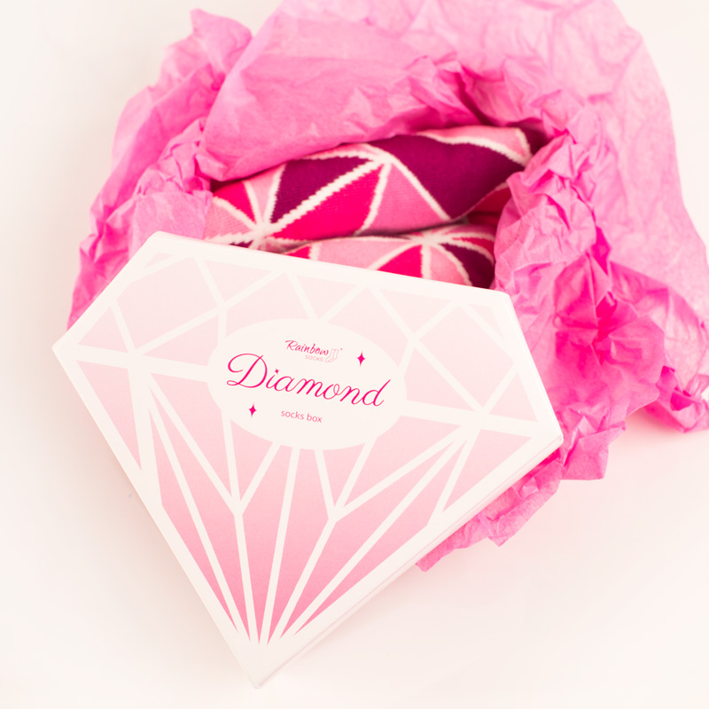 Zdjęcie w galerii - SKARPETKI damskie Diamenty w różowym pudełku