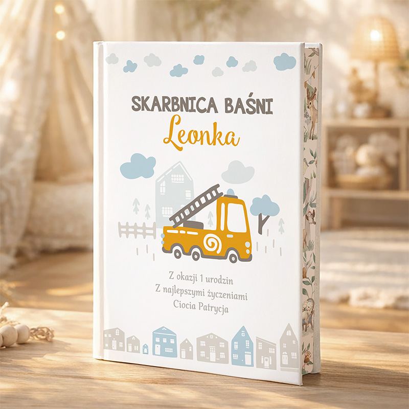Książka "Skarbnica Baśni Leonka" z ilustracją wozu strażackiego, dedykowana z okazji urodzin.