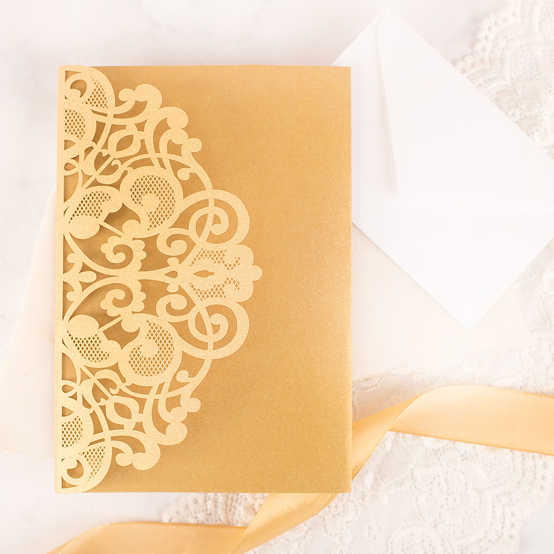 Zdjęcie w galerii - KARTKA ażurowa złocona z życzeniami prezent na ślub
