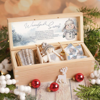 ZESTAW upominków świątecznych w drewnianym pudełku Bałwanek
