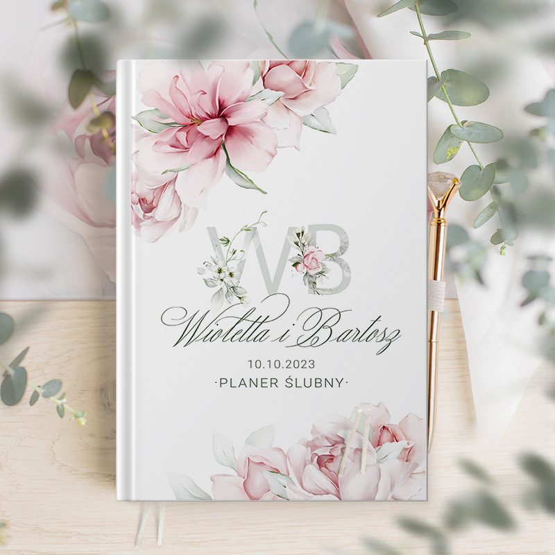 Wedding planner planer z personalizowaną okładką. Na okładce znajduje się grafika kwiatów, inicjały, imiona Pary Młodej.