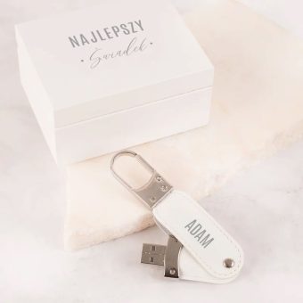 PENDRIVE drewniany z grawerem praktyczny Prezent dla Świadka