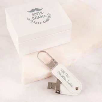 PENDRIVE drewniany grawerowany w pudełku Praktyczny prezent dla dziadka