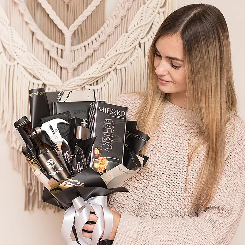 Bukiet upominków dla niego. Prezent dla mężczyzny.