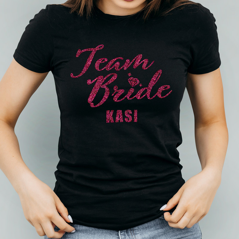 Koszulka team bride z brokatowym napisem.