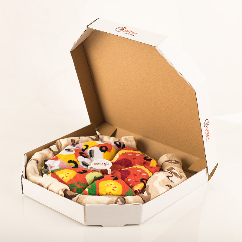 Skarpety pizza w pudełku.