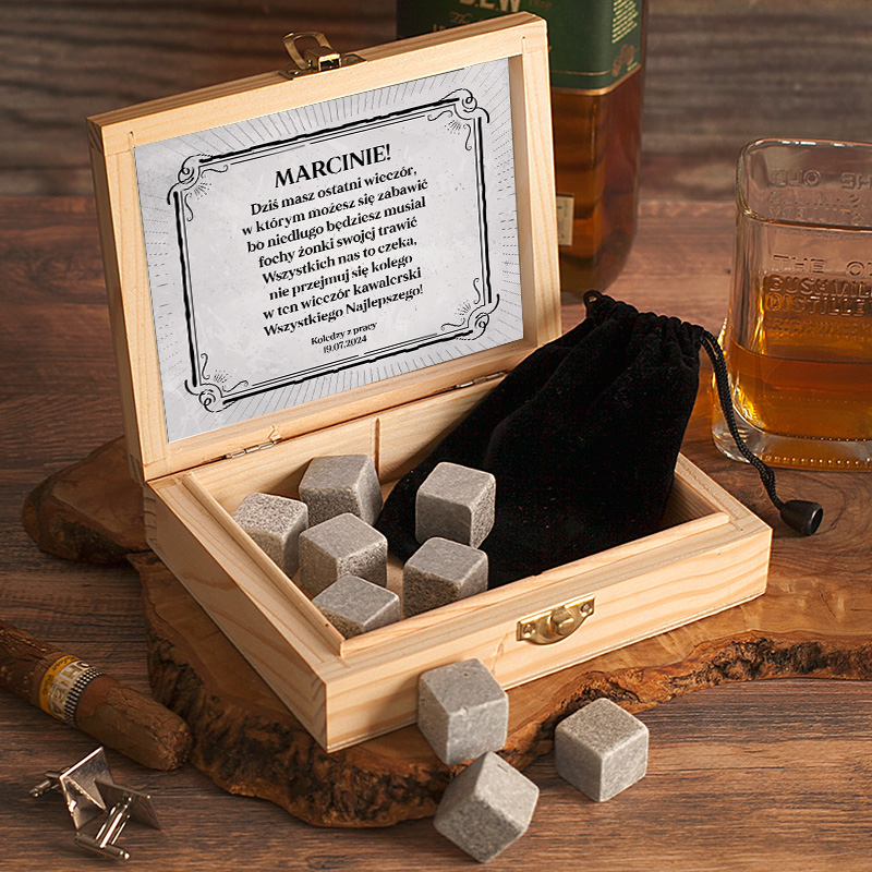 Zdjęcie slidera - KAMIENIE do whisky w drewnianej szkatułce Prezent na kawalerski