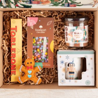BOX świąteczny kolorowy zestaw z kubkiem i słodyczami