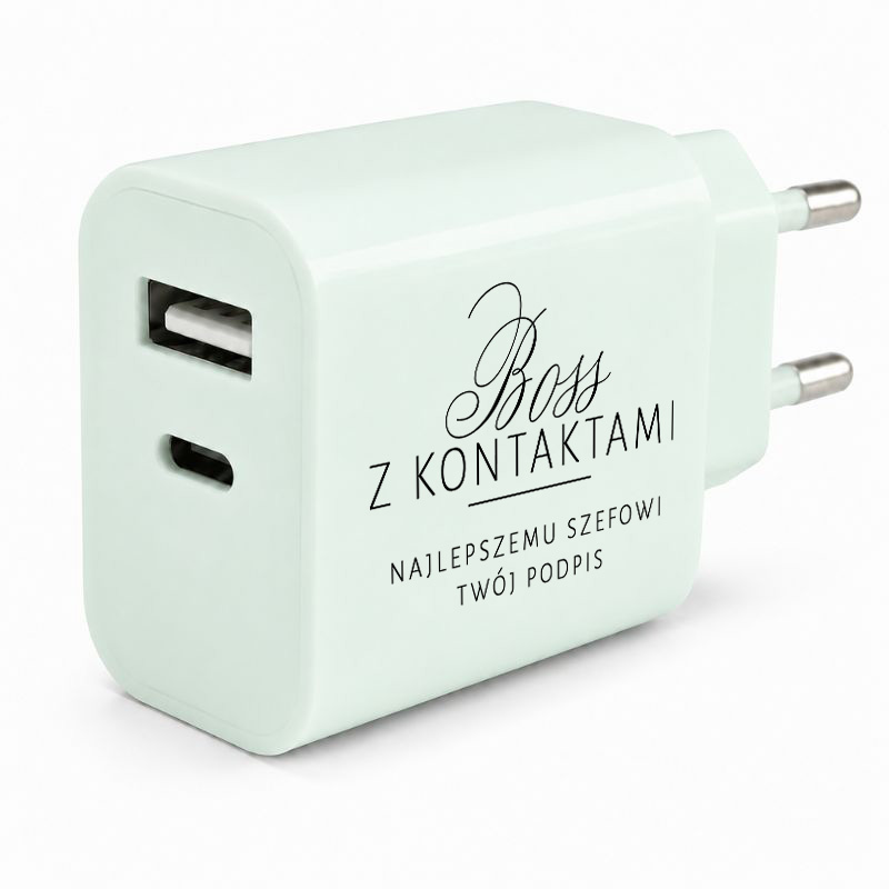 Biały charger z gniazdkiem, z widocznymi portami USB i napisem "Boss z kontaktami".