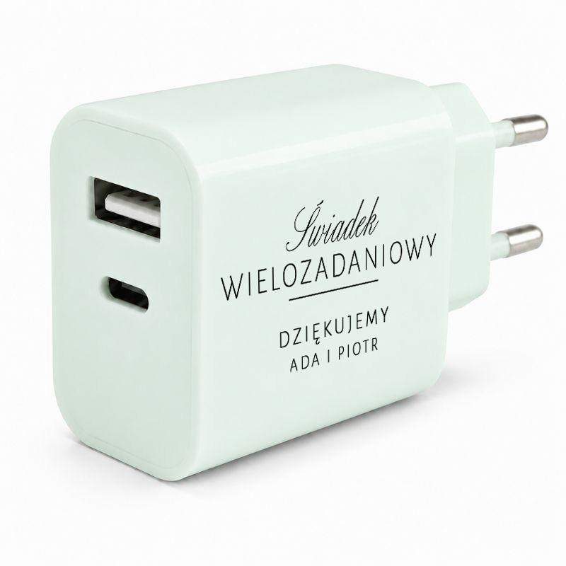 Zielony, wielofunkcyjny ładowarki z portem USB i kablem USB-C, z napisem "Świadek wielozadaniowy" oraz podziękowaniami dla Ady i Piotra.