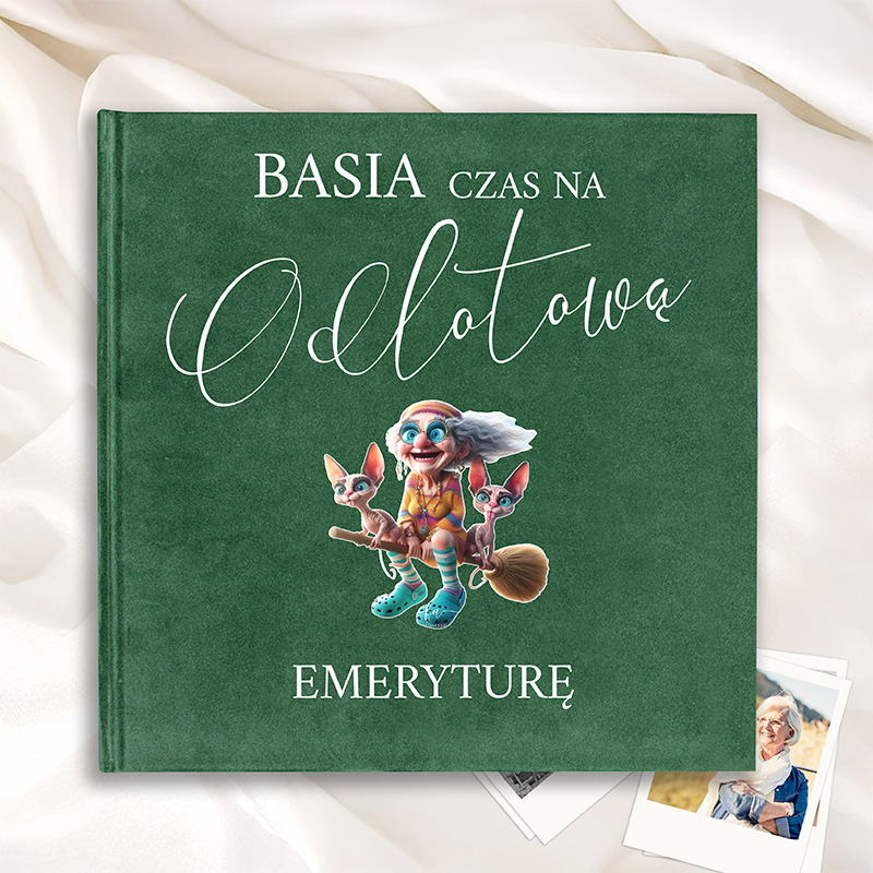 Okładka książki "Basia Czas na Odlotową Emeryturę" z ilustracją starszej kobiety z siwymi włosami, w kolorowej odzieży, trzymającej miotłę, otoczonej dwoma kotami z dużymi uszami. Tło okładki jest zielone z białym napisem.