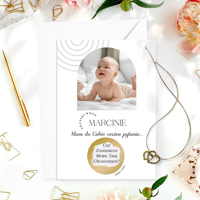 Zdrapka w formie kartki z grafiką dziecka i pytaniem o zostanie rodzicem chrzestnym