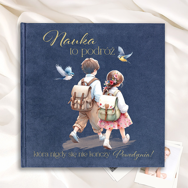 Książka z ilustracją dzieci idących w stronę przygody, otoczonych ptakami; napis "Nauka to podróż, która nigdy się nie kończy".