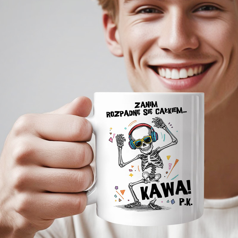 Kubek z zabawną grafiką i napisami. Prezent dla chłopaka.