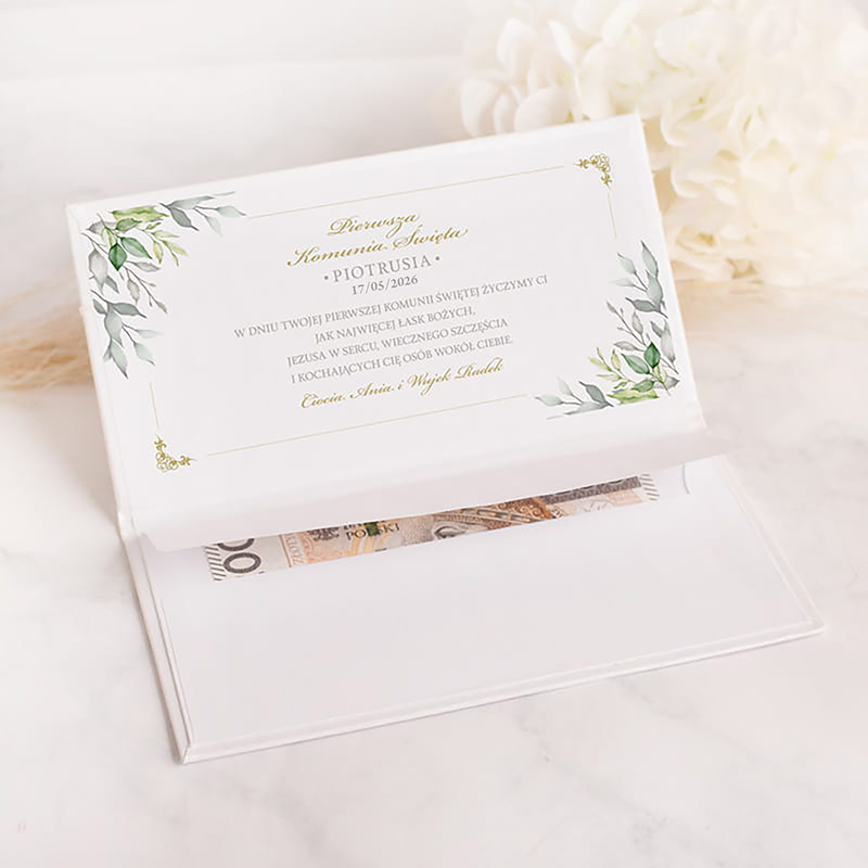 Zaproszenie na komunię z ozdobnymi zielonymi elementami i banknotem wewnątrz, datowane na 17/08/2016.