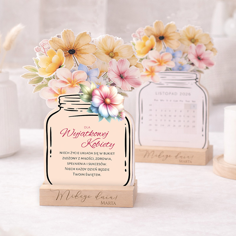 Kalendarz w kształcie słoika z kwiatami, z napisem "Dla Wyjątkowej Kobiety", w pastelowych odcieniach.