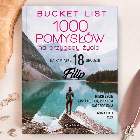 Okładka książki "Bucket List 1000 pomysłów na przygody życia" z dedykacją z okazji 18. urodzin. W tle zdjęcie górskiego krajobrazu.