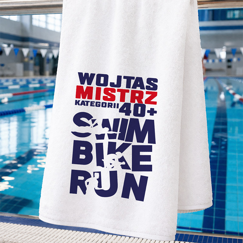 Ręcznik z napisem MISTRZ KATEGORII 40+ SWIM BIKE RUN