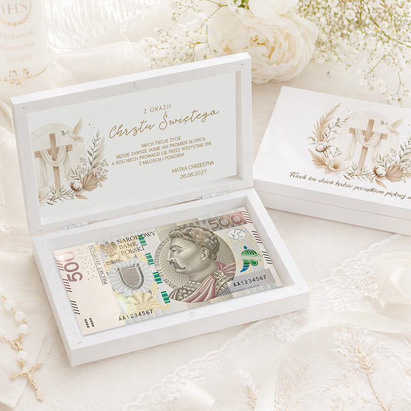 Zestaw prezentowy z okazji Chrztu Świętego, zawierający banknot 500 zł w eleganckim pudełku z kwiatowym wzorem.