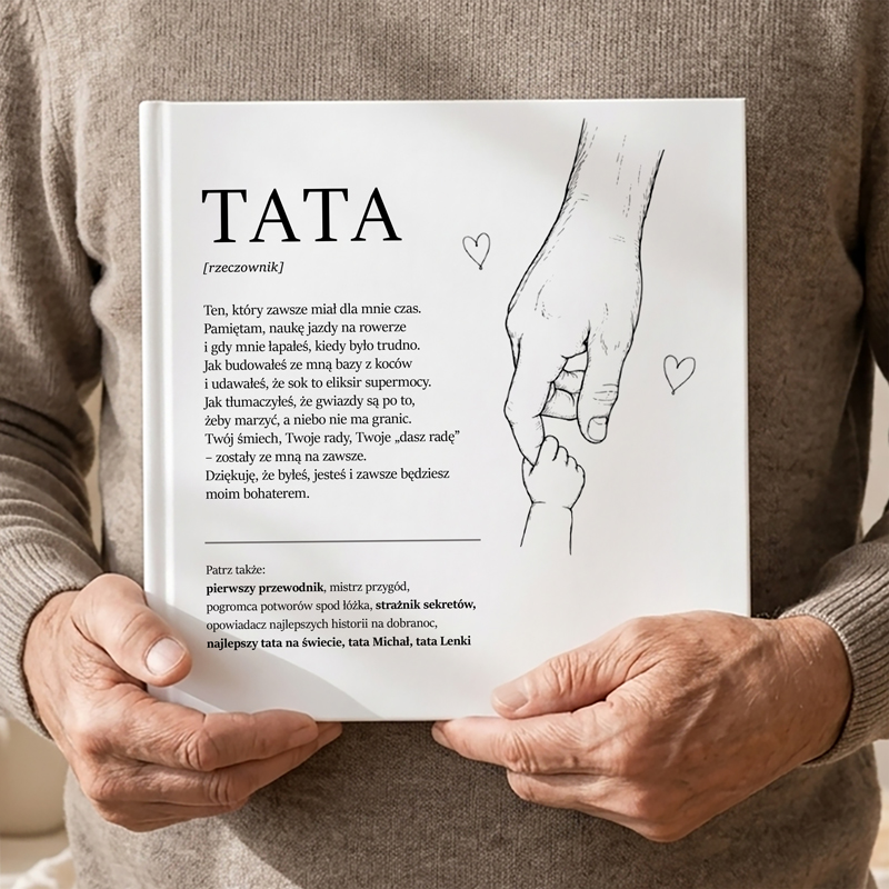 Książka na wspomnienia dla taty z minimalistyczną okładką oraz ilustracją dłoni dziecka i ojca.
