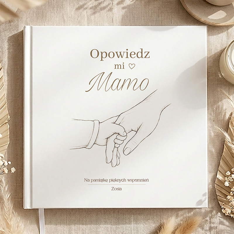 Książka dla mamy z personalizowaną okładką i podpisem dziecka na pamiątkę rodzinnych wspomnień.