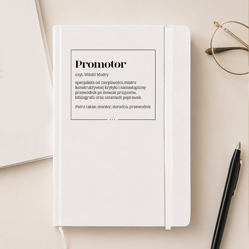 Biały notes z tektury z opisem "Promotor", definiującym go jako specjalistę w dziedzinie doradztwa i krytyki.