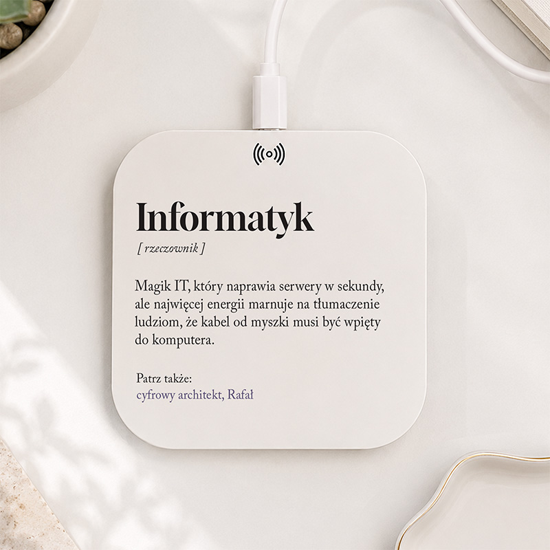Personalizowana ładowarka indukcyjna ze śmieszną definicją słowa. Praktyczny prezent dla informatyka.