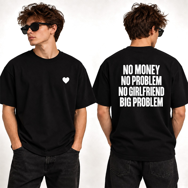 Czarny T-shirt z białym sercem z przodu i napisem na plecach: "NO MONEY NO PROBLEM NO GIRLFRIEND BIG PROBLEM".